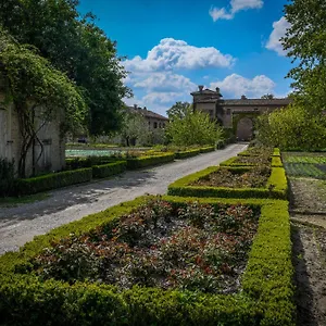 https://antica-corte-pallavicina-relais.emilia-romagnahotels.net